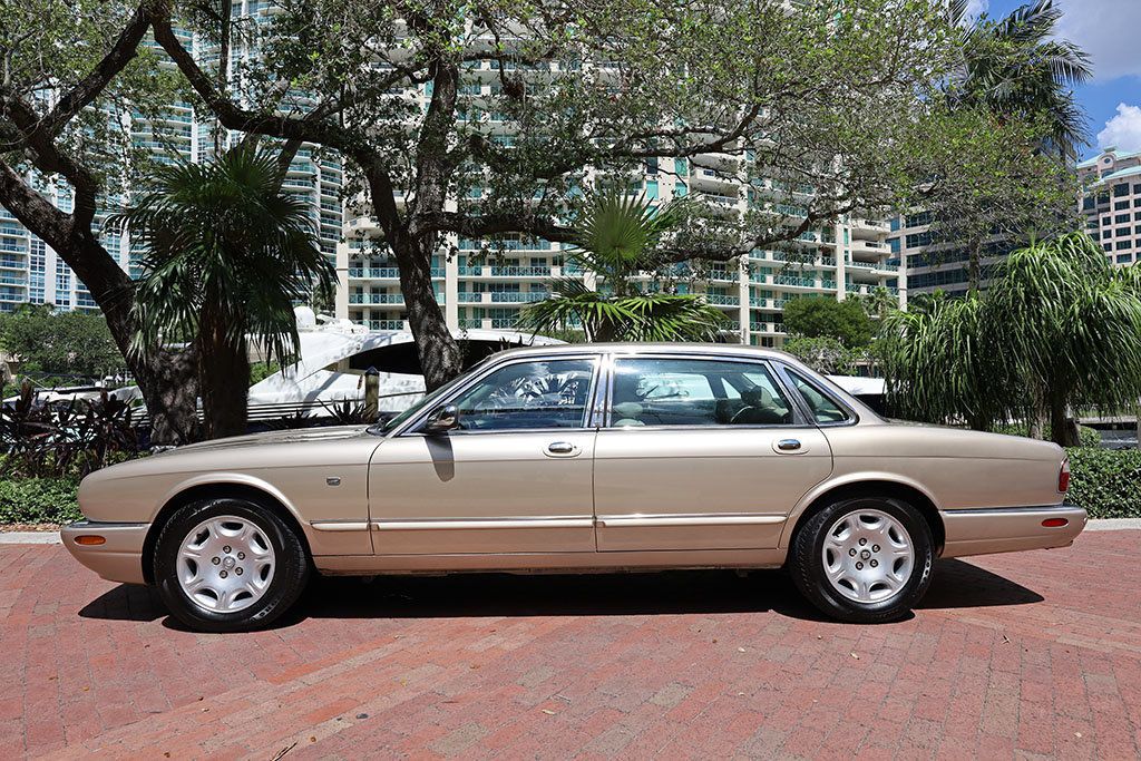 2003 Jaguar XJ 4dr Sedan VDP - 22904382 - 13