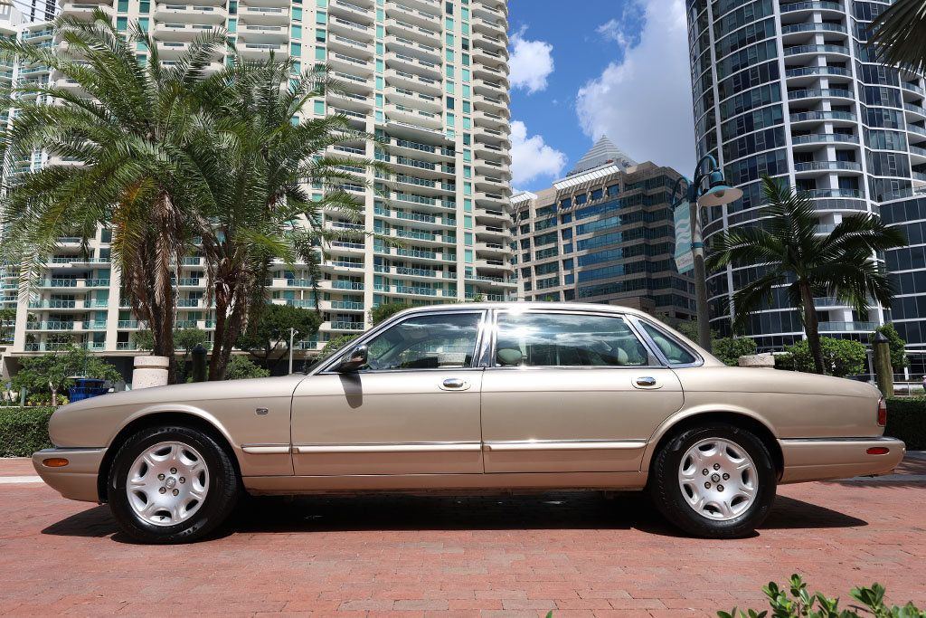 2003 Jaguar XJ 4dr Sedan VDP - 22904382 - 24