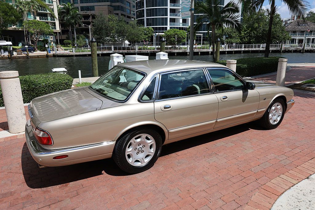 2003 Jaguar XJ 4dr Sedan VDP - 22904382 - 25