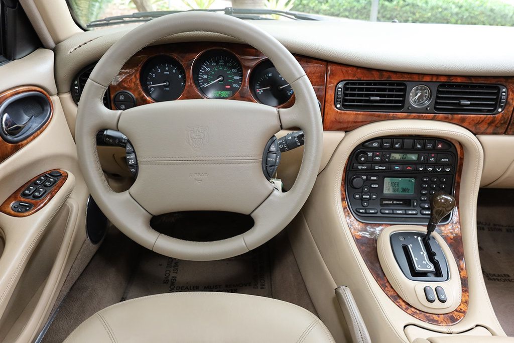 2003 Jaguar XJ 4dr Sedan XJ8 - 23101107 - 9