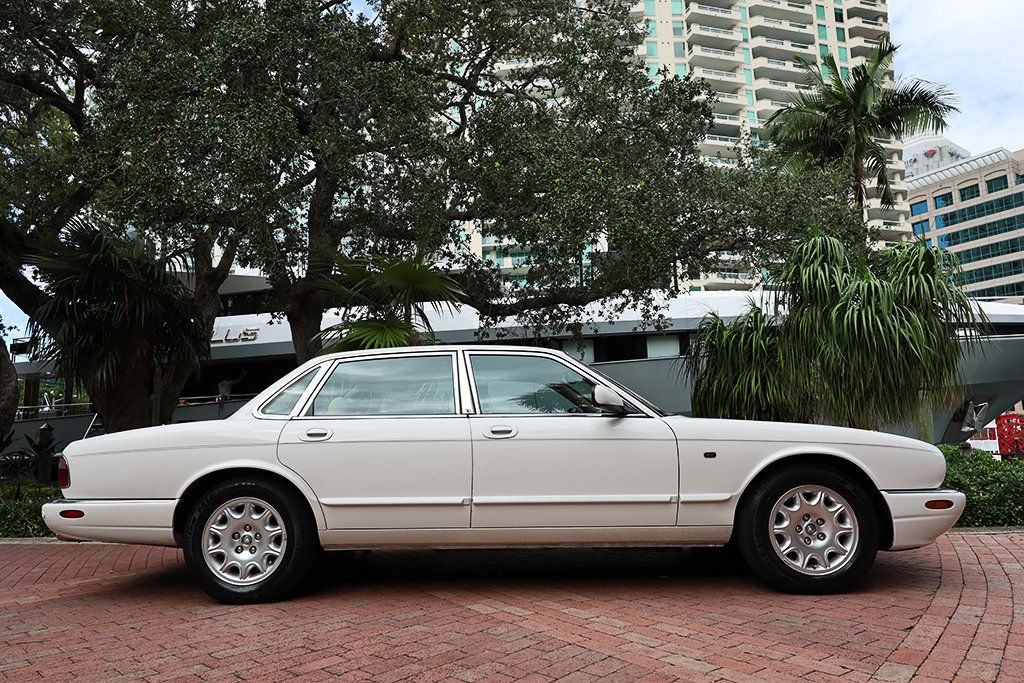 2003 Jaguar XJ 4dr Sedan XJ8 - 23101107 - 25