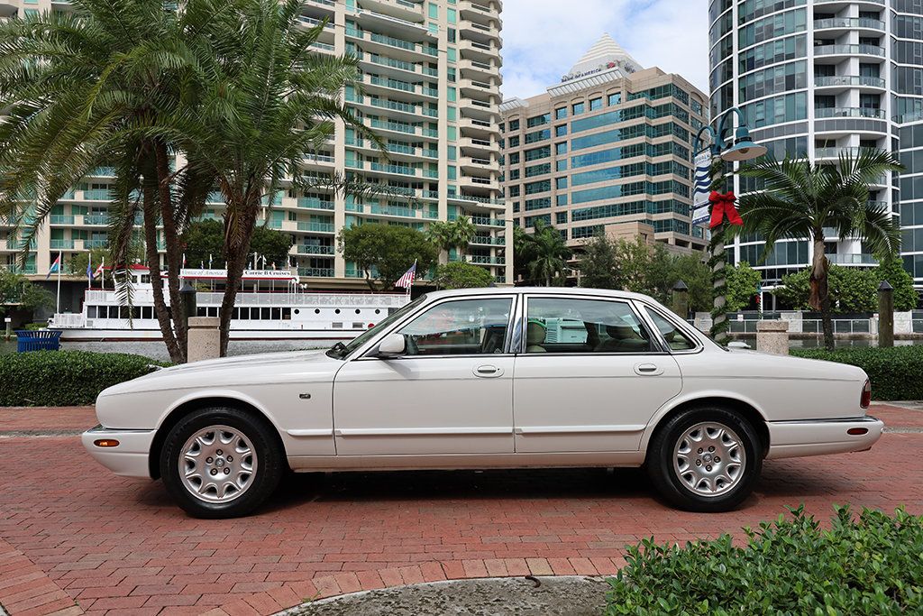 2003 Jaguar XJ 4dr Sedan XJ8 - 23101107 - 2