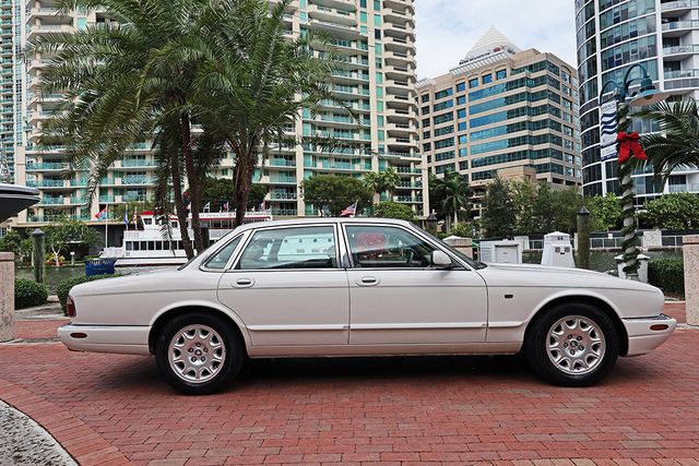 2003 Jaguar XJ 4dr Sedan XJ8 - 23101107 - 3
