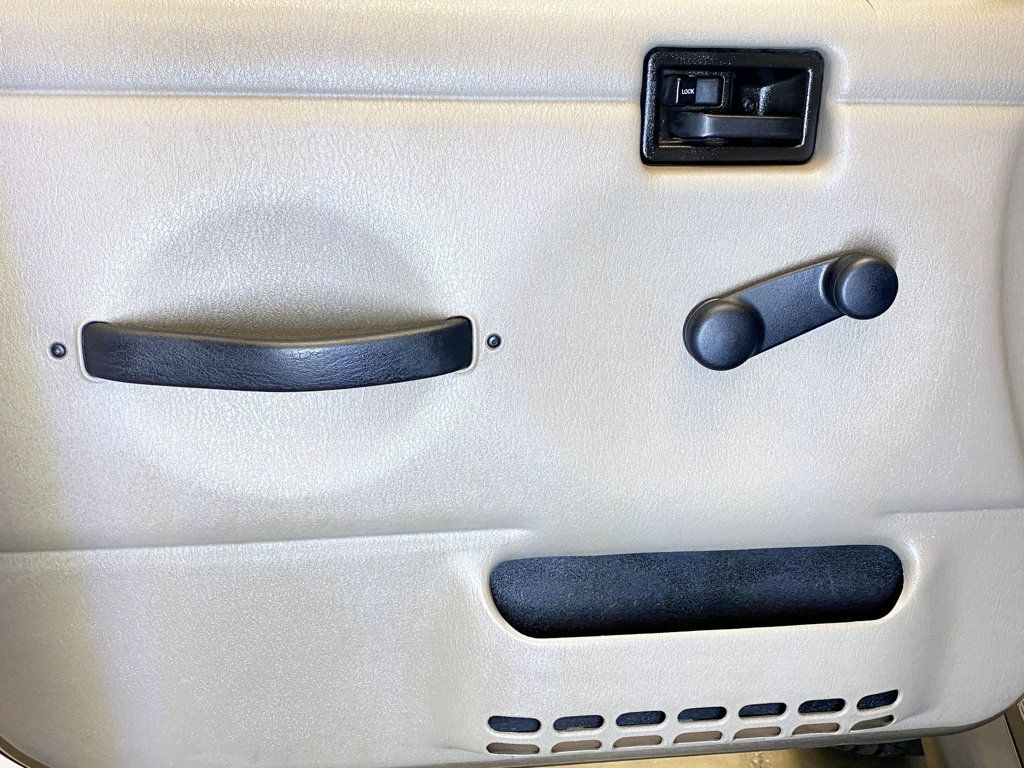 2003 Jeep Wrangler 2dr X - 22941647 - 22