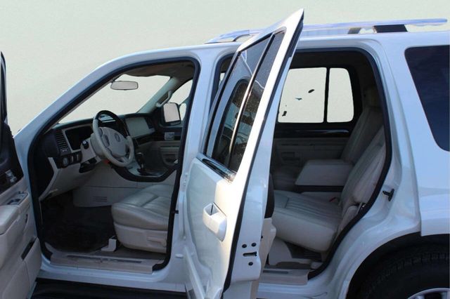 2003 Lincoln Aviator 2WD Luxury - 22961840 - 7
