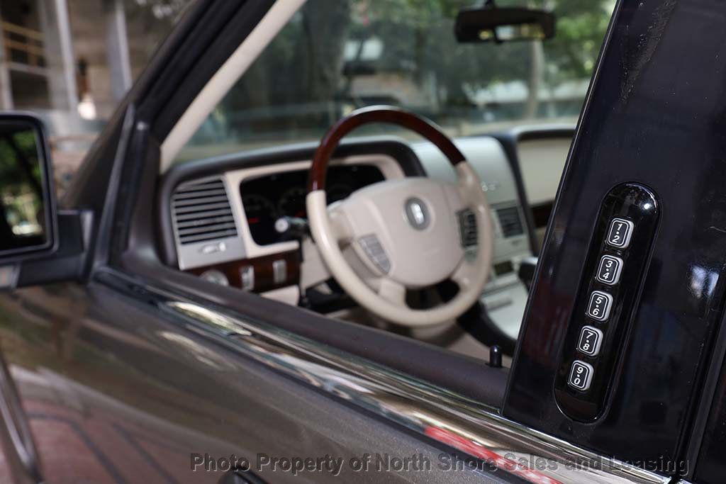 2003 Lincoln Aviator Premium photo 19