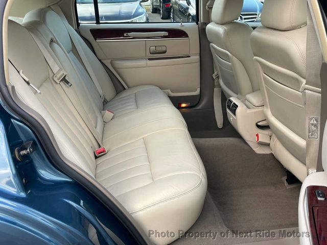 2003 Lincoln Town Car 2003 LINCOLN TOWN CAR SIGNATURE 4.6L V8 LOW MILES 615-730-9991 - 23067310 - 10