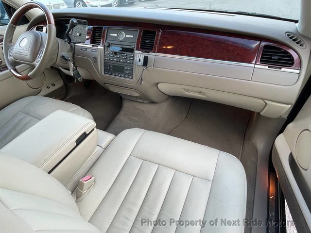 2003 Lincoln Town Car 2003 LINCOLN TOWN CAR SIGNATURE 4.6L V8 LOW MILES 615-730-9991 - 23067310 - 12