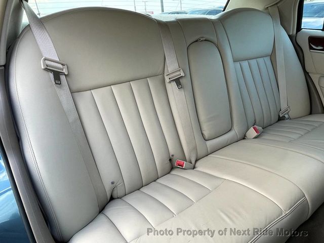 2003 Lincoln Town Car 2003 LINCOLN TOWN CAR SIGNATURE 4.6L V8 LOW MILES 615-730-9991 - 23067310 - 17