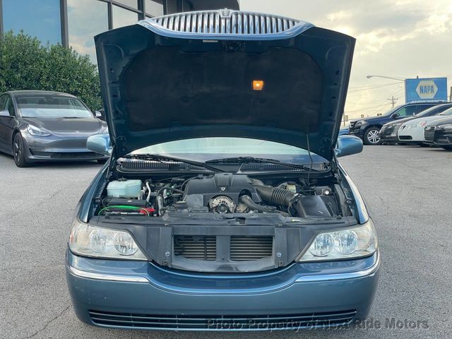 2003 Lincoln Town Car 2003 LINCOLN TOWN CAR SIGNATURE 4.6L V8 LOW MILES 615-730-9991 - 23067310 - 21