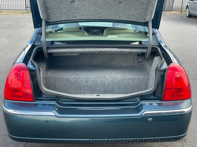 2003 Lincoln Town Car 2003 LINCOLN TOWN CAR SIGNATURE 4.6L V8 LOW MILES 615-730-9991 - 23067310 - 24