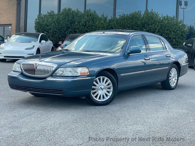 2003 Lincoln Town Car 2003 LINCOLN TOWN CAR SIGNATURE 4.6L V8 LOW MILES 615-730-9991 - 23067310 - 5