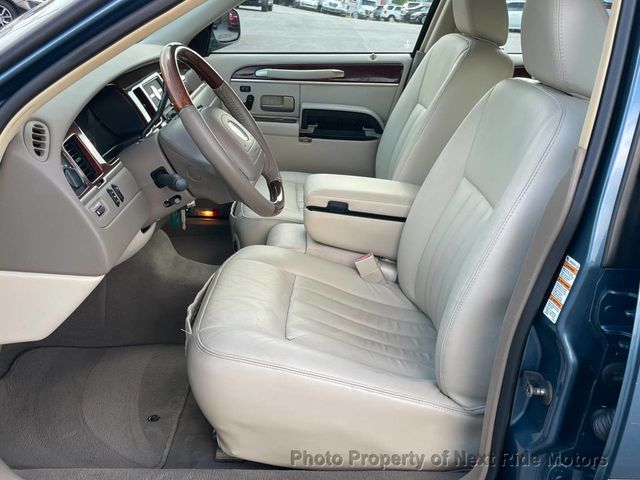 2003 Lincoln Town Car 2003 LINCOLN TOWN CAR SIGNATURE 4.6L V8 LOW MILES 615-730-9991 - 23067310 - 7