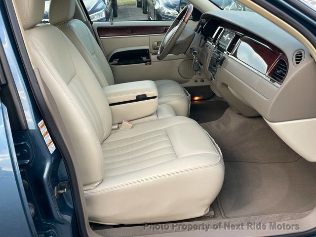 2003 Lincoln Town Car 2003 LINCOLN TOWN CAR SIGNATURE 4.6L V8 LOW MILES 615-730-9991 - 23067310 - 8