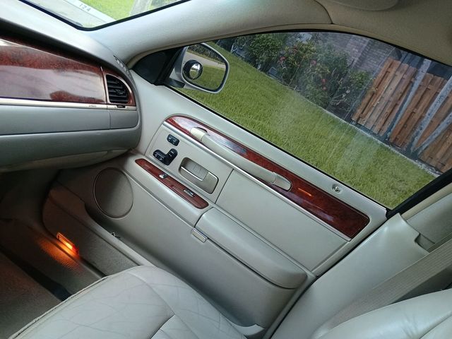2003 Lincoln Town Car 4dr Sedan Signature Clean Title Florida car - 23043028 - 11