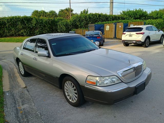 2003 Lincoln Town Car 4dr Sedan Signature Clean Title Florida car - 23043028 - 1