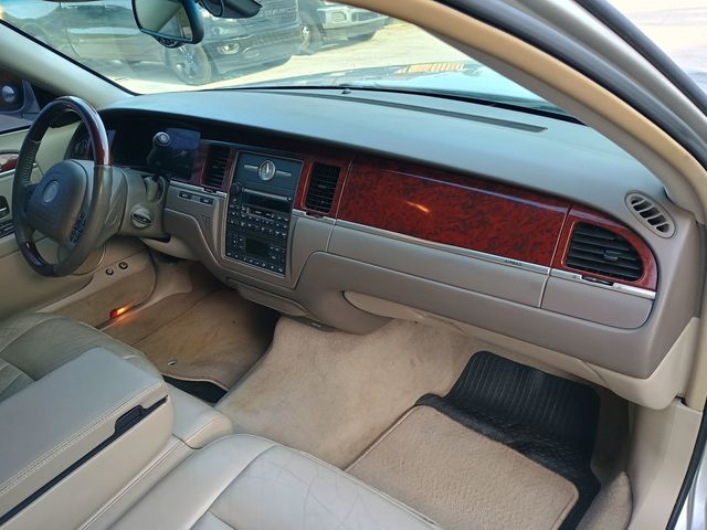 2003 Lincoln Town Car 4dr Sedan Signature Clean Title Florida car - 23043028 - 19