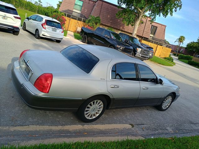 2003 Lincoln Town Car 4dr Sedan Signature Clean Title Florida car - 23043028 - 2