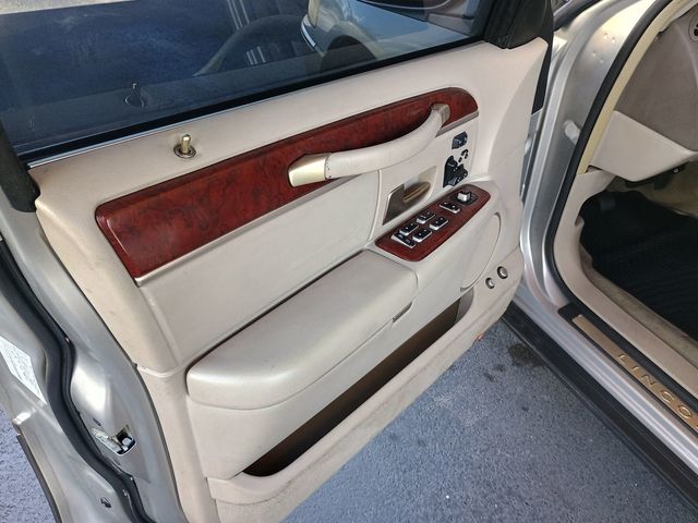 2003 Lincoln Town Car 4dr Sedan Signature Florida Car - 23043028 - 13