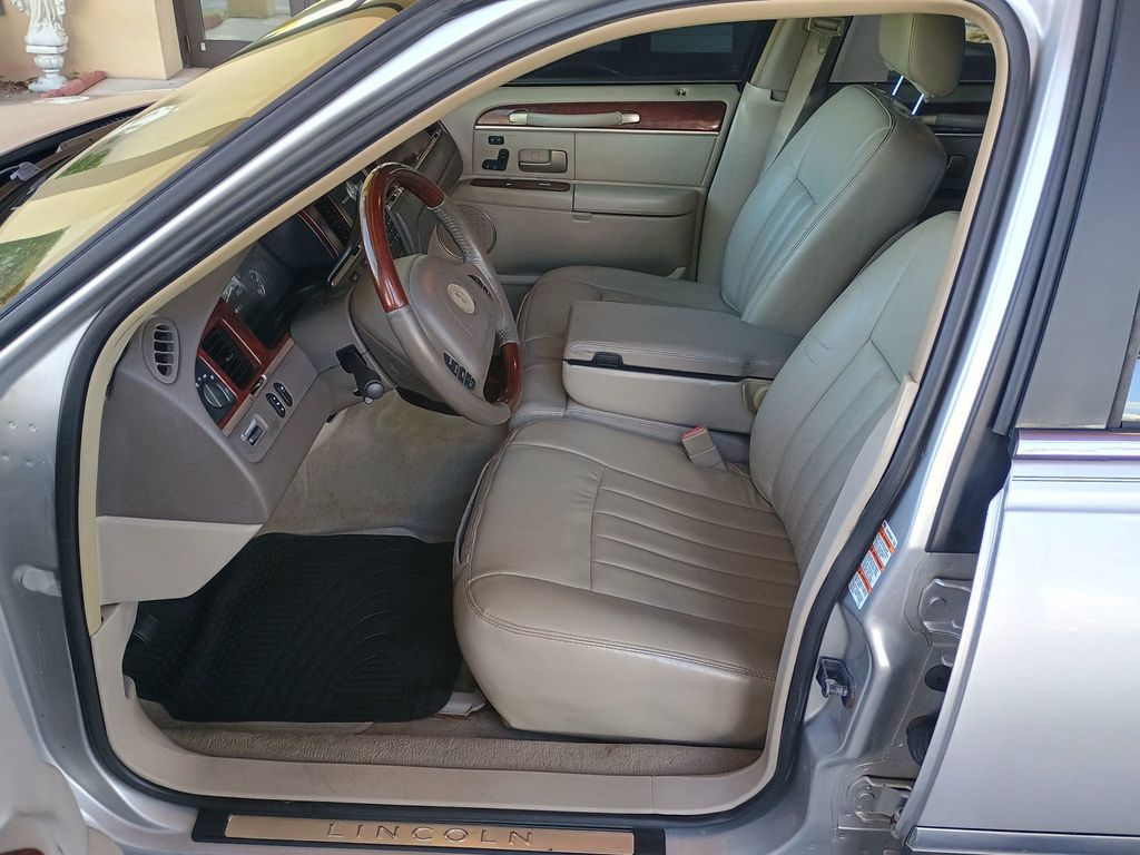 2003 Lincoln Town Car 4dr Sedan Signature Florida Car - 23043028 - 14