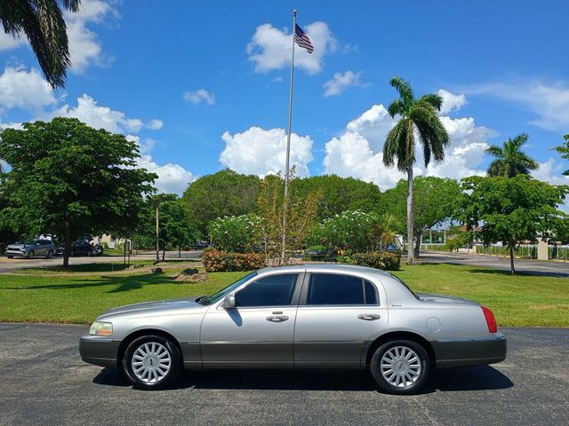2003 Lincoln Town Car 4dr Sedan Signature Florida Car - 23043028 - 1