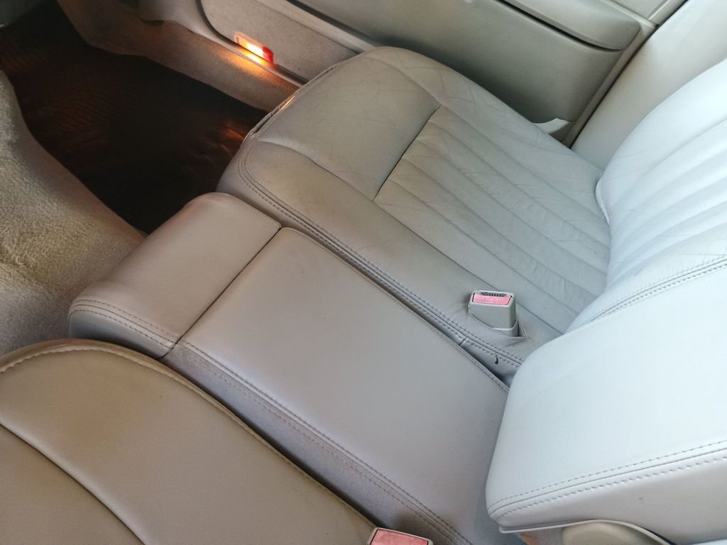 2003 Lincoln Town Car 4dr Sedan Signature Florida Car - 23043028 - 19