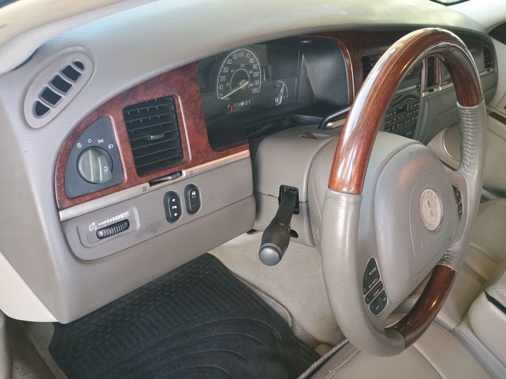 2003 Lincoln Town Car 4dr Sedan Signature Florida Car - 23043028 - 20