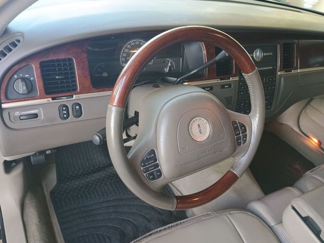 2003 Lincoln Town Car 4dr Sedan Signature Florida Car - 23043028 - 21