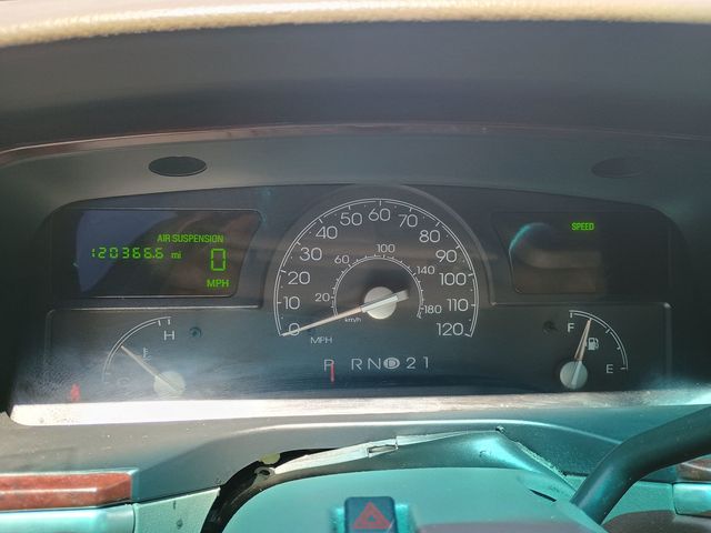 2003 Lincoln Town Car 4dr Sedan Signature Florida Car - 23043028 - 22