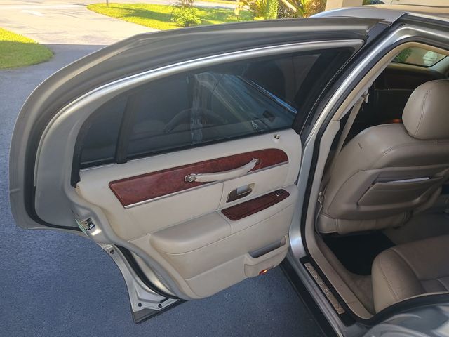2003 Lincoln Town Car 4dr Sedan Signature Florida Car - 23043028 - 29