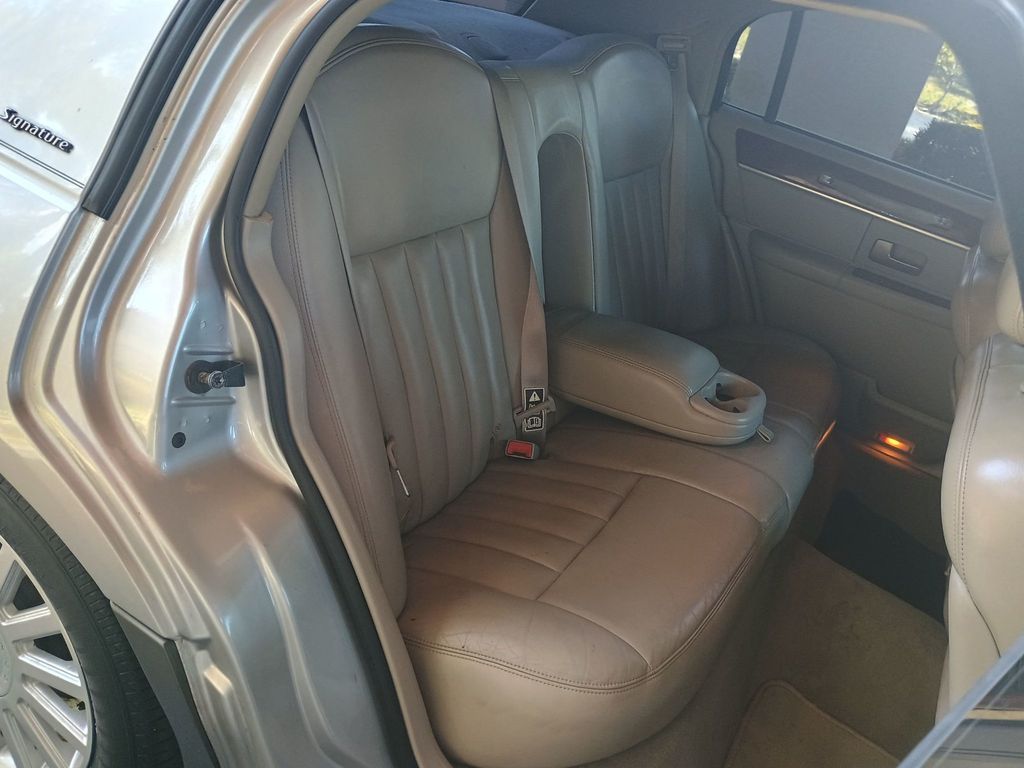 2003 Lincoln Town Car 4dr Sedan Signature Florida Car - 23043028 - 36