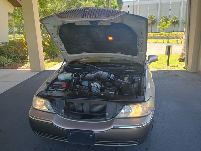 2003 Lincoln Town Car 4dr Sedan Signature Florida Car - 23043028 - 42