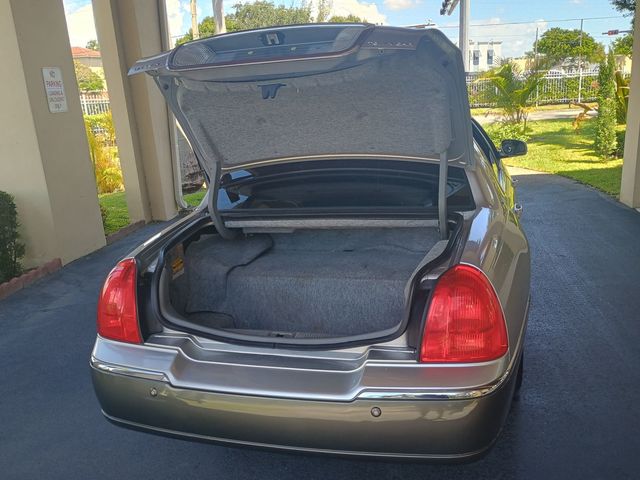2003 Lincoln Town Car 4dr Sedan Signature Florida Car - 23043028 - 47