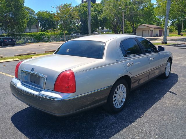 2003 Lincoln Town Car 4dr Sedan Signature Florida Car - 23043028 - 5