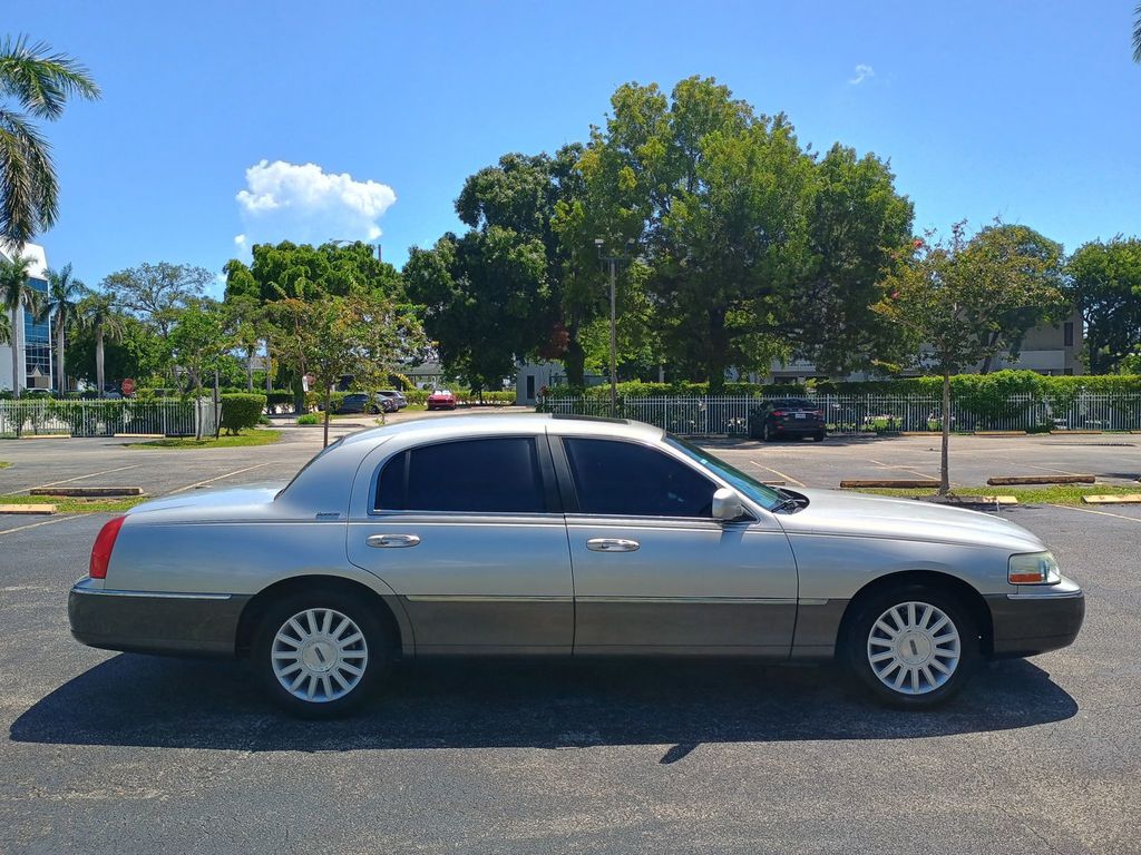 2003 Lincoln Town Car 4dr Sedan Signature Florida Car - 23043028 - 6