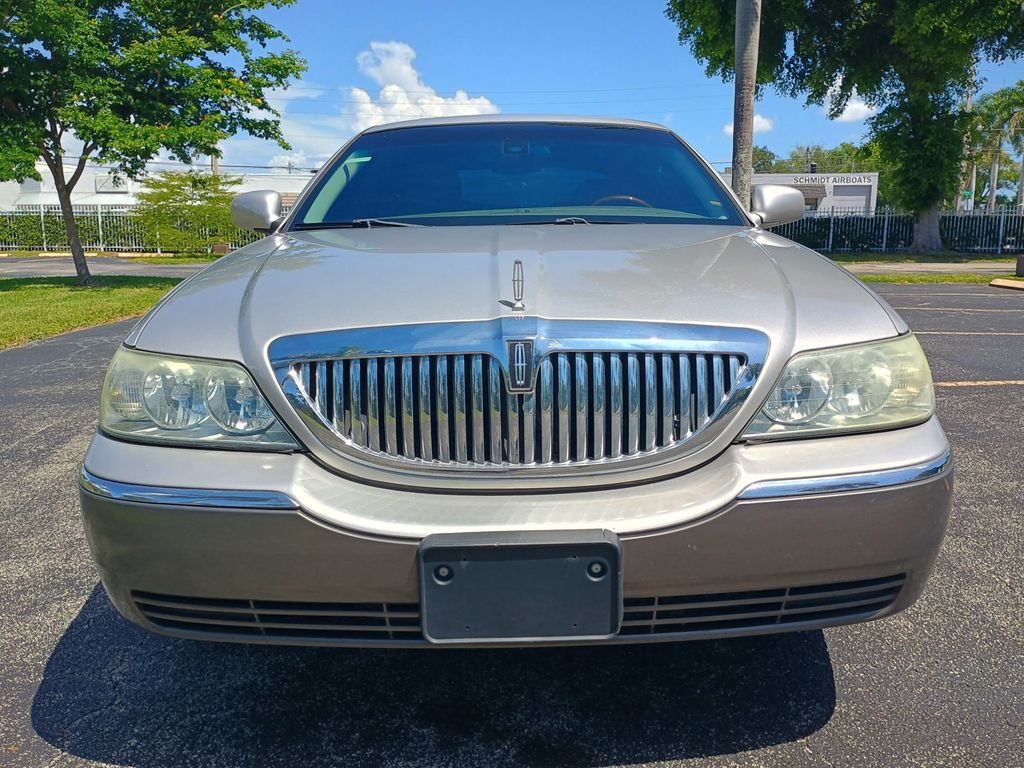 2003 Lincoln Town Car 4dr Sedan Signature Florida Car - 23043028 - 8