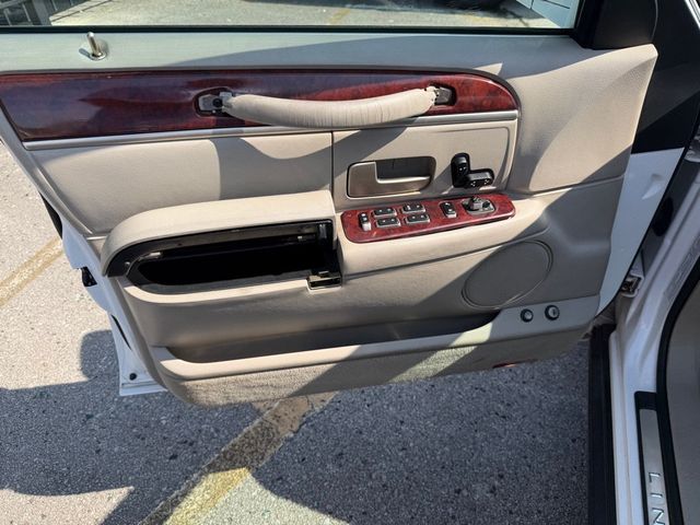 2003 Lincoln Town Car Executive - 23064187 - 11