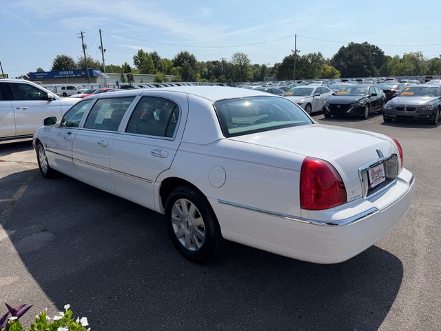 2003 Lincoln Town Car Executive - 23064187 - 3