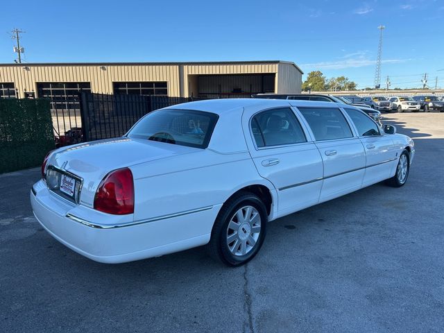 2003 Lincoln Town Car Executive - 23097796 - 3