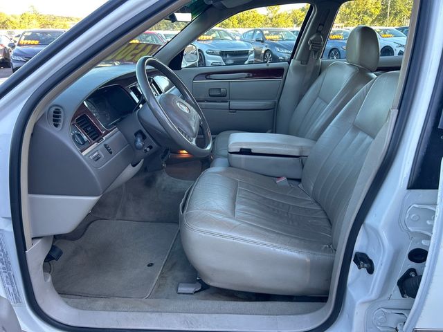 2003 Lincoln Town Car Executive - 23097796 - 8