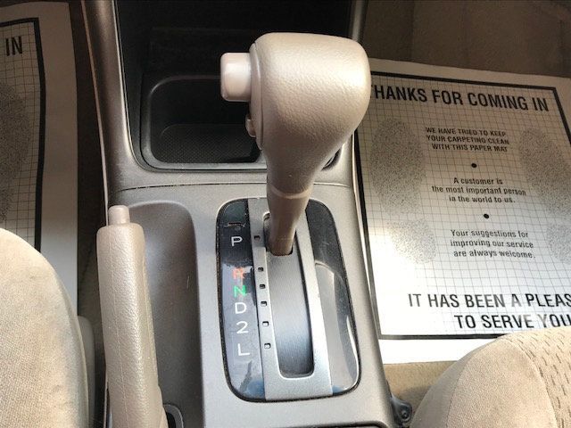 2003 Toyota Camry 4dr Sedan LE Manual - 18024515 - 10