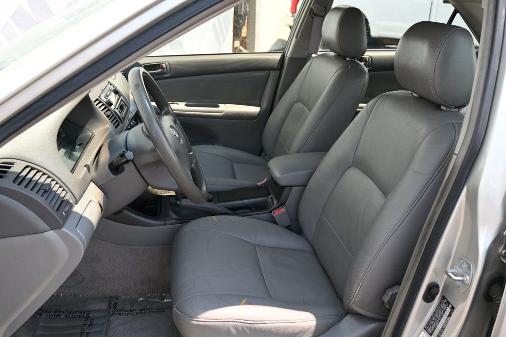 2003 Toyota Camry SE photo 7