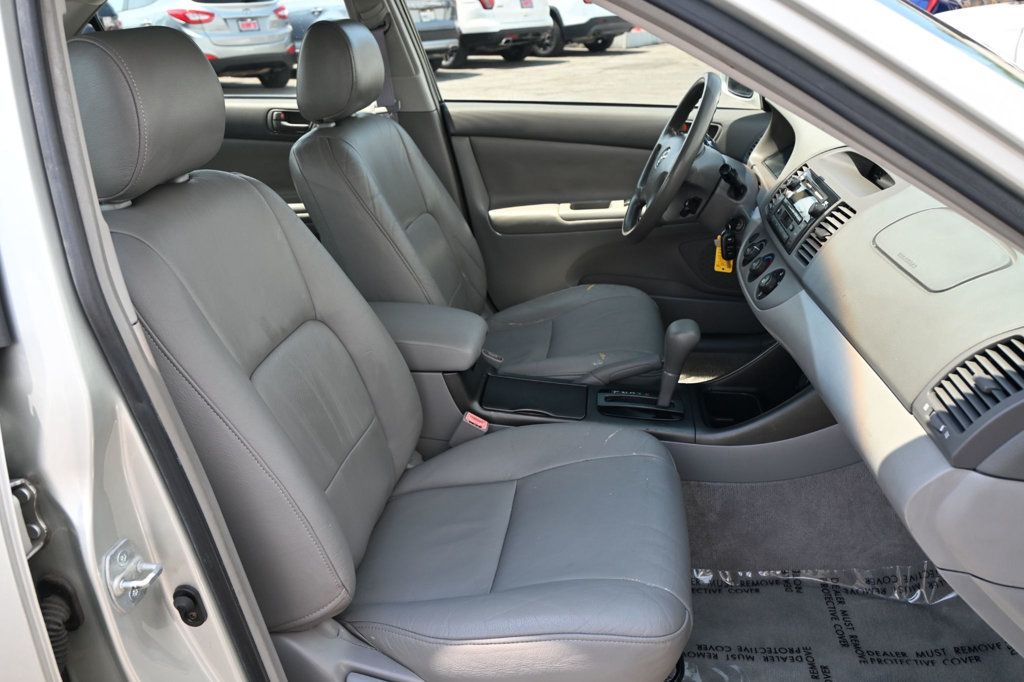 2003 Toyota Camry SE photo 9