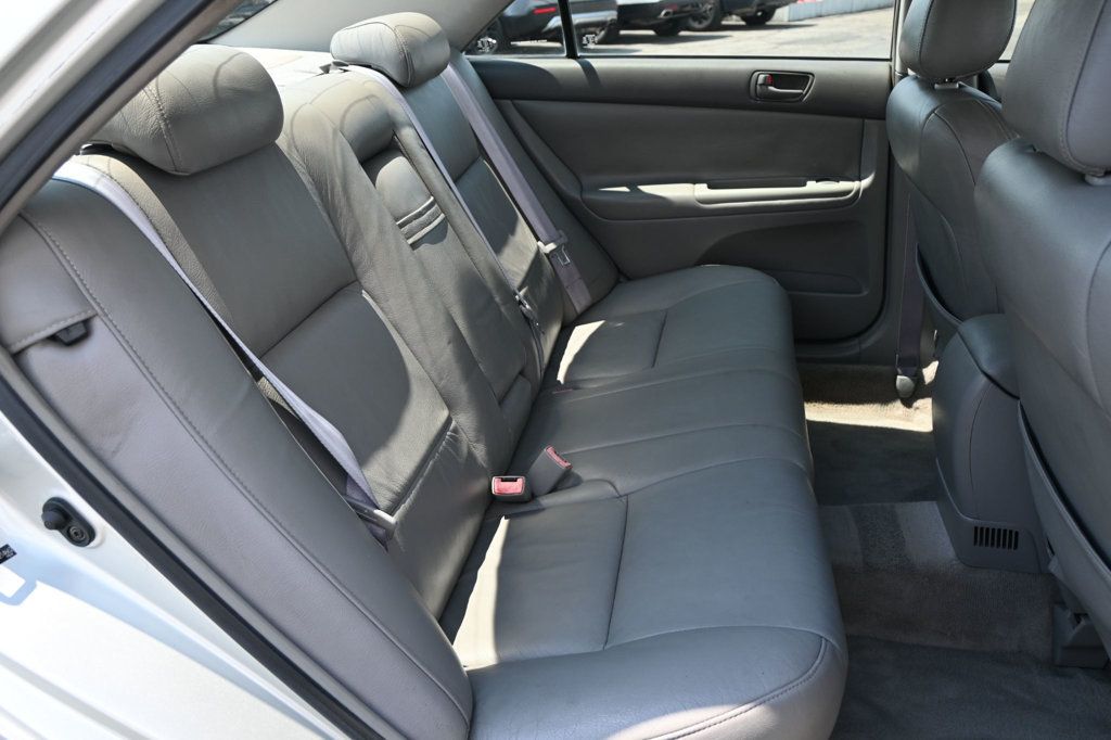 2003 Toyota Camry SE photo 10