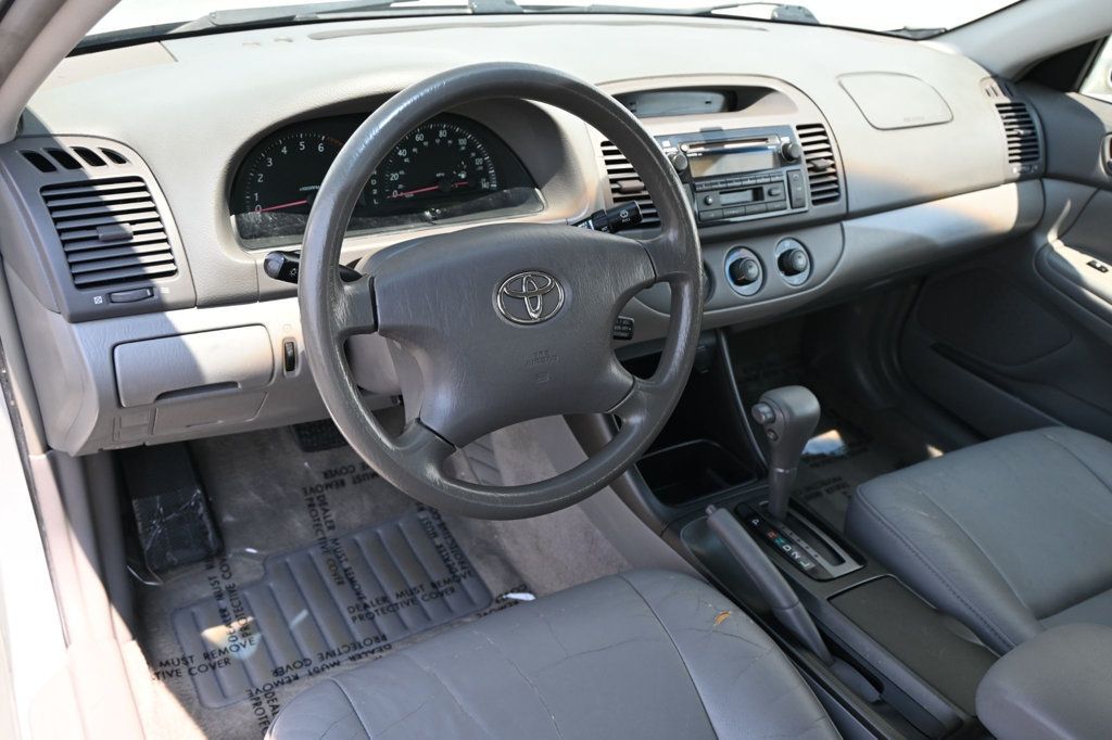 2003 Toyota Camry SE photo 4