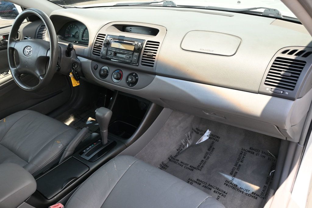 2003 Toyota Camry SE photo 5
