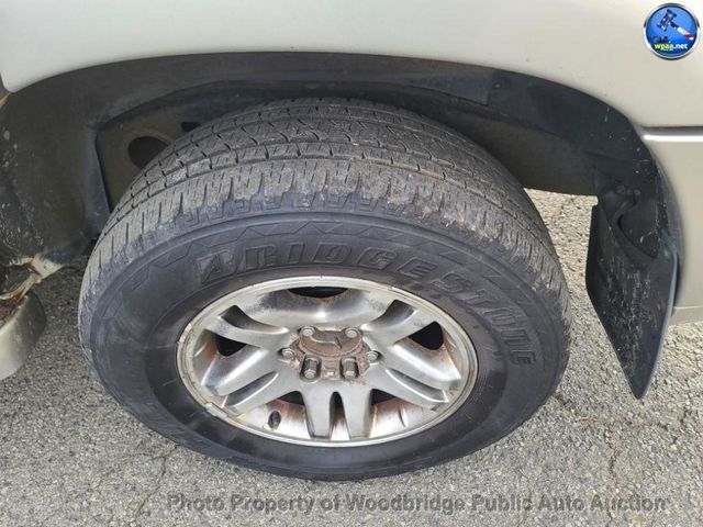 2003 Toyota Sequoia 4dr SR5 4WD - 22937241 - 6