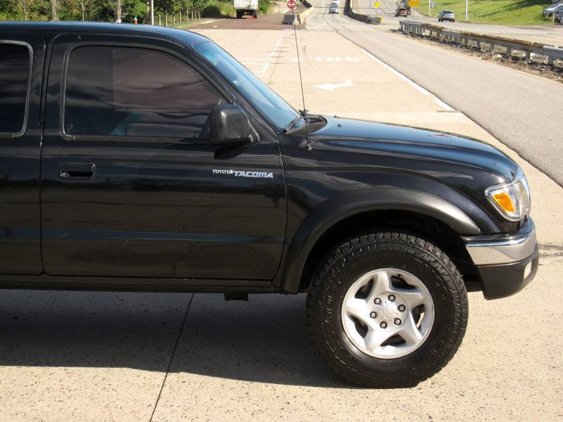 2003 Toyota Tacoma V6 4x4 SR5 photo 11