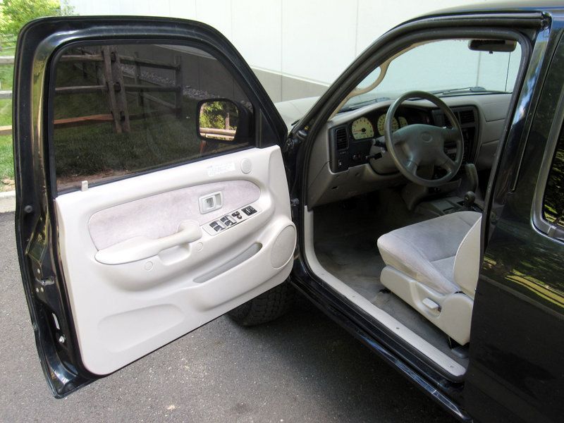 2003 Toyota Tacoma V6 4x4 SR5 photo 18