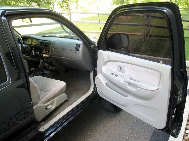 2003 Toyota Tacoma V6 4x4 SR5 photo 25
